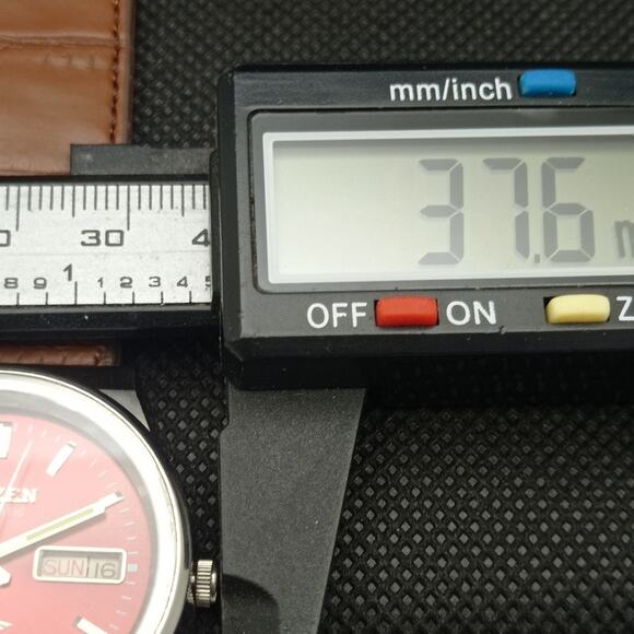 Vintage 1974 Citizen Automatic Mens Silver Watch W/daydate & Red accents - Picture 7 of 8